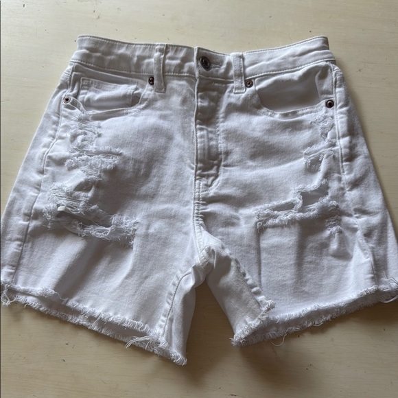 *AMERICAN EAGLE OUTFITTERS WHITE DISTRESSED SHORTS (sz 2) - Picture 1 of 6
